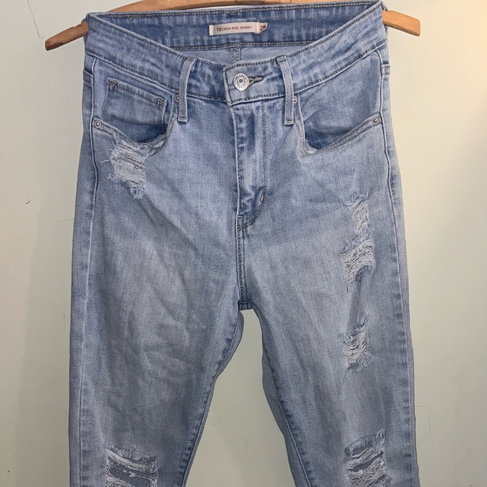 721 High Rise Skinny Levi’s, ripped. W28, L30